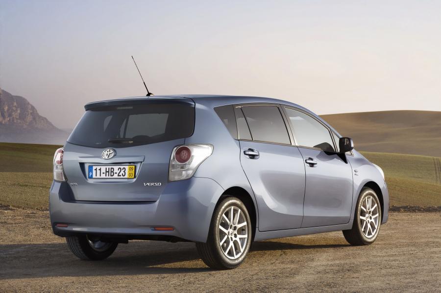  Toyota Verso 2009 года  (фото 40 из 65)